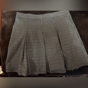 Max Studio Black and White A-Line Skirt Size L